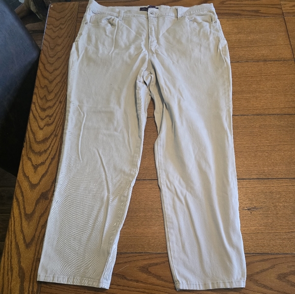 Gloria Vanderbilt Amanda* Women's Light Khaki Denim Jeans - Picture 1 of 4